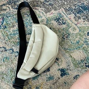 Everlane Renew Transit Crossbody Bag